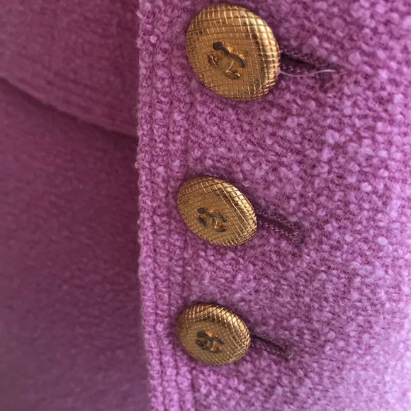 RARE  bubblegum coloured CHANEL SUIT. - Picture 5 of 8